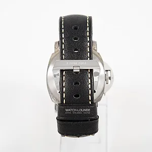 08906_watchlounge_lo.jpg