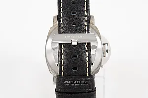 08906_watchlounge_lo.jpg