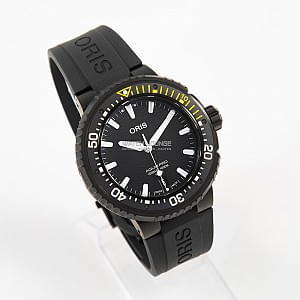 08922_watchlounge_lo.jpg