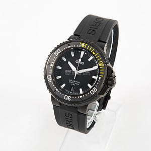 08923_watchlounge_lo.jpg