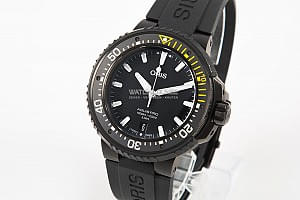 08923_watchlounge_lo.jpg