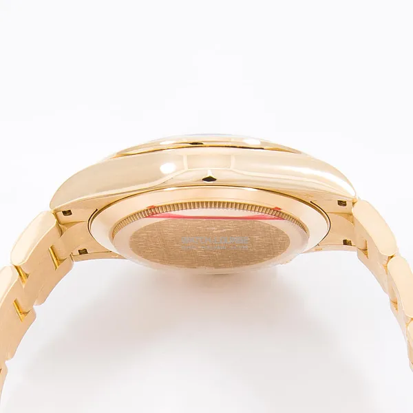 08945_watchlounge_lo.jpg