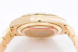 08945_watchlounge_lo.jpg