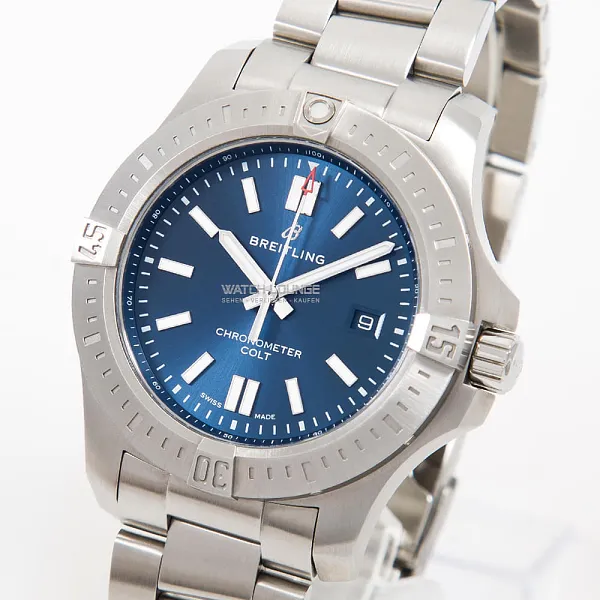 08949_watchlounge_lo_1.jpg