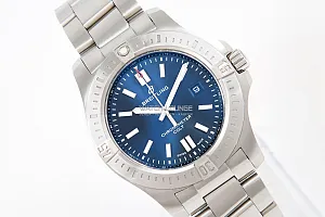 08950_watchlounge_lo.jpg