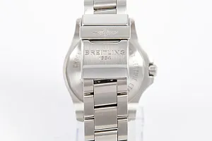 08957_watchlounge_lo.jpg