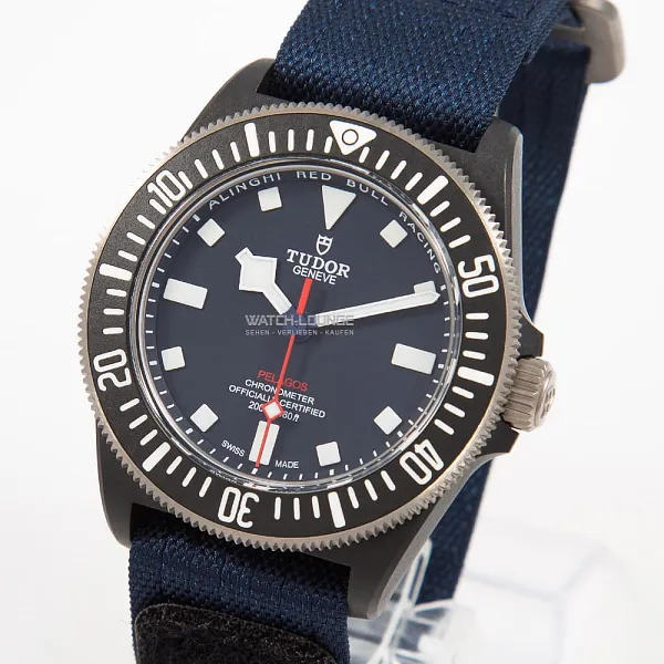 09004_watchlounge_lo_1.jpg