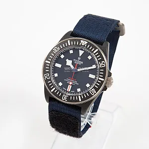 09008_watchlounge_lo.jpg