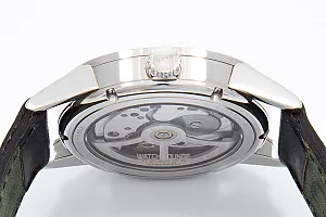 09030_watchlounge_lo.jpg