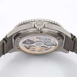 09132_watchlounge_lo.jpg