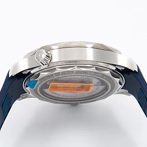 09150_watchlounge_lo.jpg