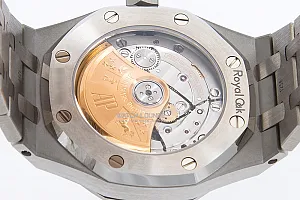 09196_watchlounge_lo.jpg
