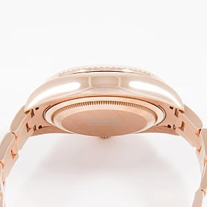 09229_watchlounge_lo.jpg