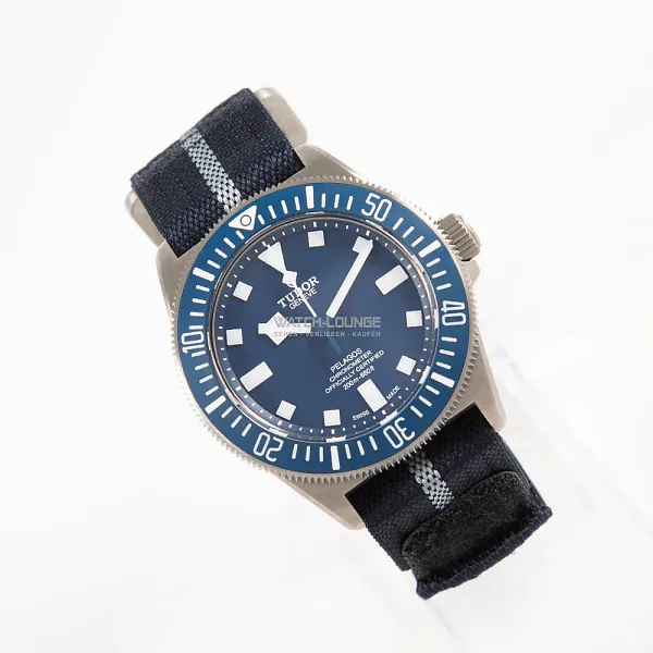 09281_watchlounge_lo.jpg