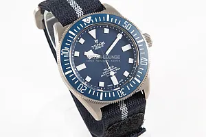 09283_watchlounge_lo.jpg