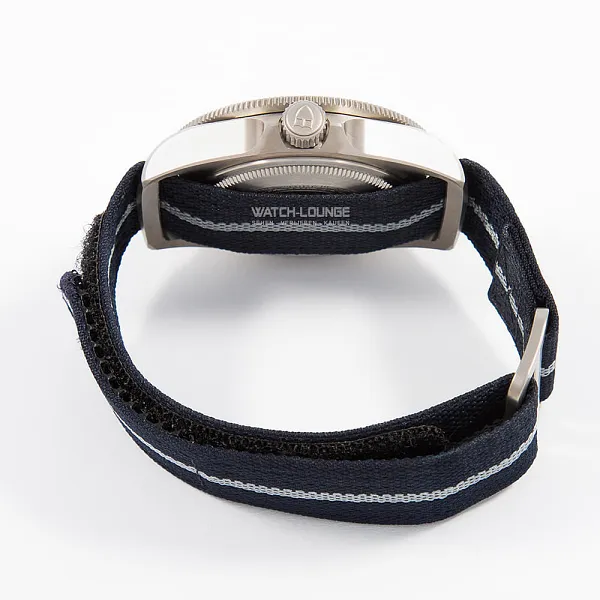 09287_watchlounge_lo.jpg