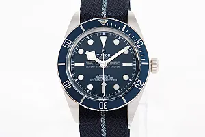 09437_watchlounge_lo.jpg