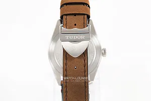 09475_watchlounge_lo.jpg