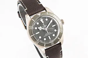 09481_watchlounge_lo.jpg