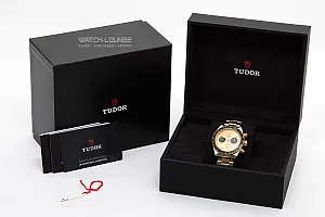 09498_watchlounge_lo.jpg
