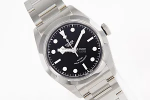 09500_watchlounge_lo.jpg