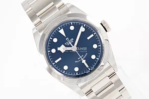09545_watchlounge_lo.jpg