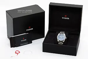 09553_watchlounge_lo.jpg