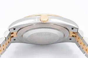 09582_watchlounge_lo.jpg