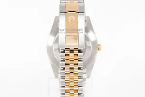 09585_watchlounge_lo.jpg