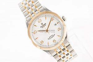 09721_watchlounge_lo.jpg