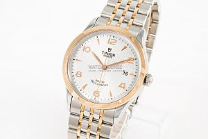 09724_watchlounge_lo.jpg