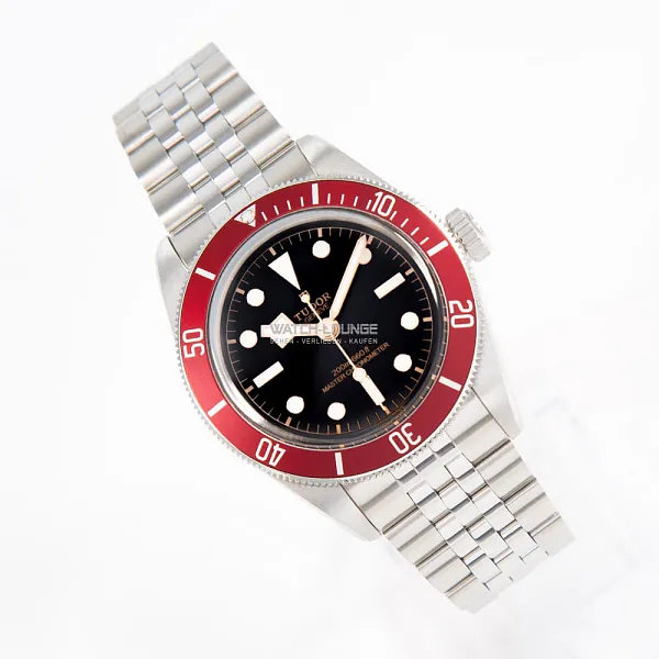 09819_watchlounge_lo.jpg