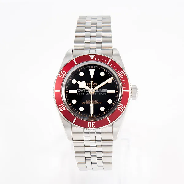 09820_watchlounge_lo.jpg