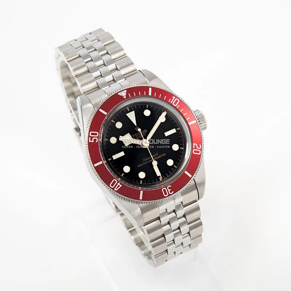 09821_watchlounge_lo.jpg