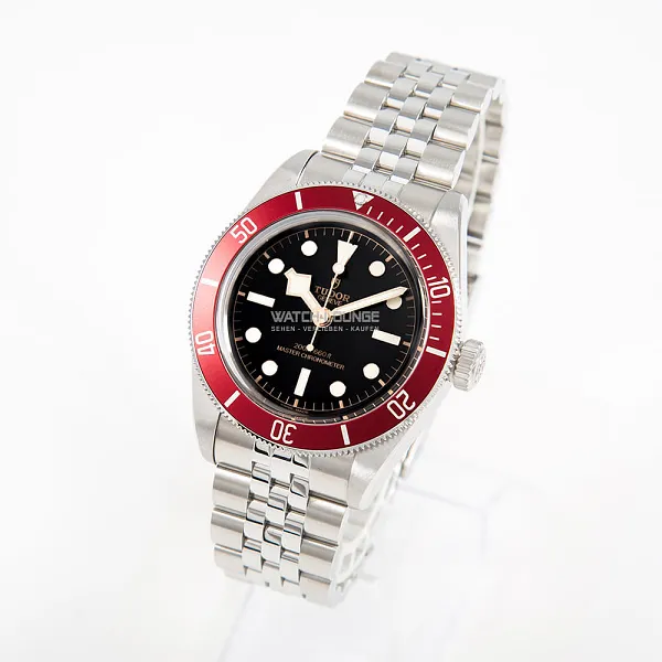 09822_watchlounge_lo.jpg