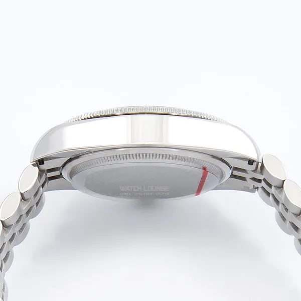 09824_watchlounge_lo.jpg