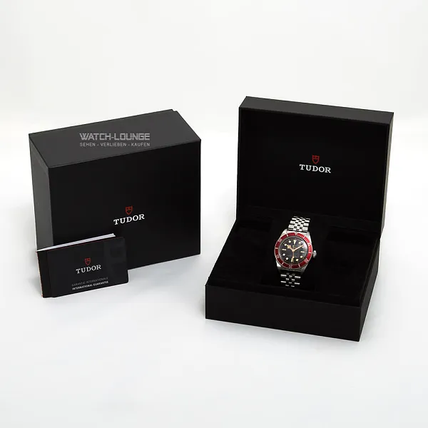 09827_watchlounge_lo.jpg