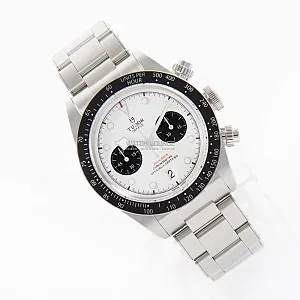 09925_watchlounge_lo.jpg