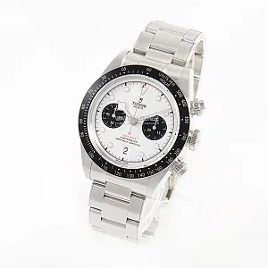 09928_watchlounge_lo.jpg