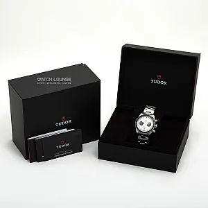 09933_watchlounge_lo.jpg