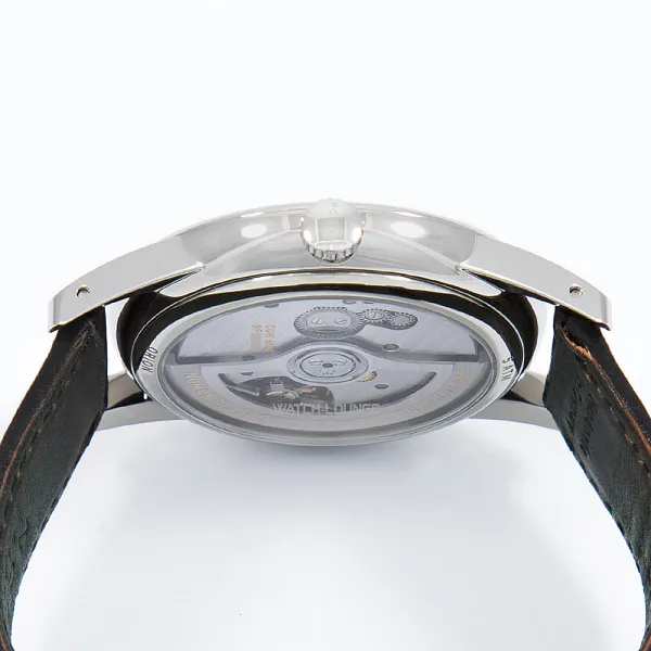 10449_watchlounge_lo.jpg