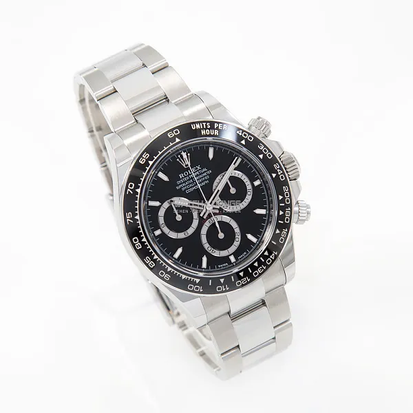 10650_watchlounge_lo.jpg