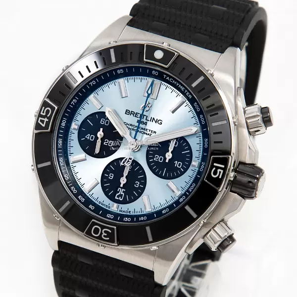 11370_watchlounge_lo_1.jpg