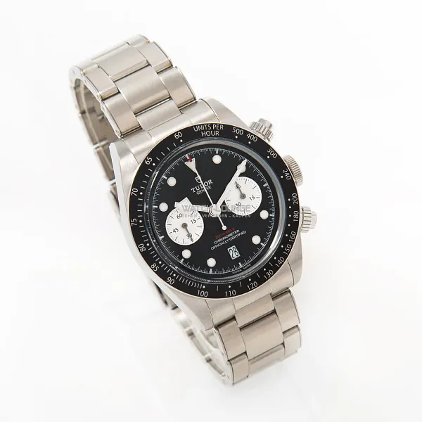 11462_watchlounge_lo.jpg