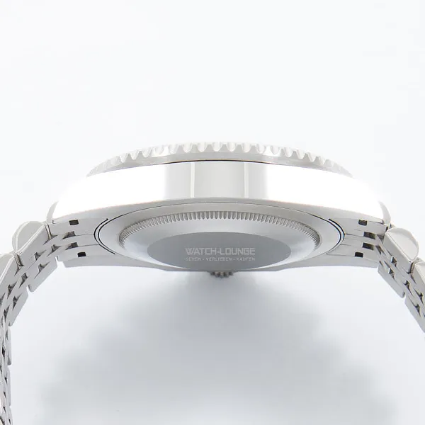 11815_watchlounge_lo.jpg