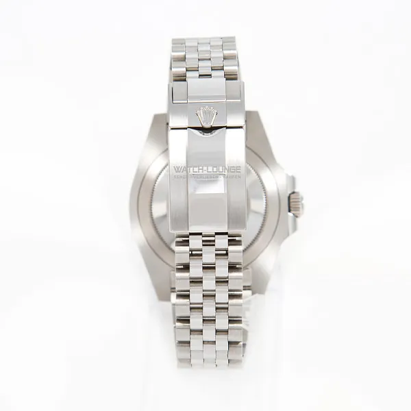 11817_watchlounge_lo.jpg