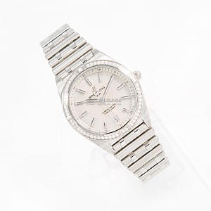 12204_watchlounge_lo.jpg