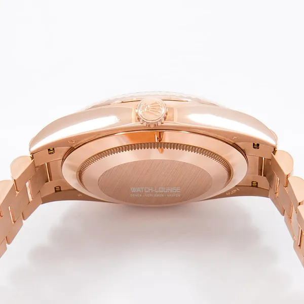 12481_watchlounge_lo.jpg