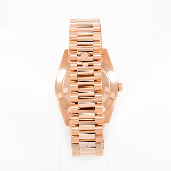 12484_watchlounge_lo.jpg