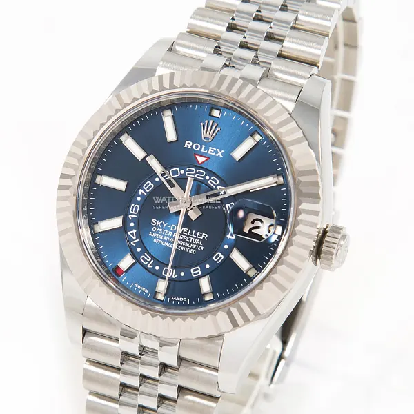 12488_watchlounge_lo_2.jpg